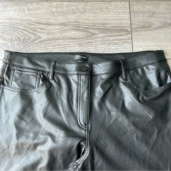 NWT Reitmans Straight Leg High Rise Faux Leather Pants in Black - Picture 4 of 15